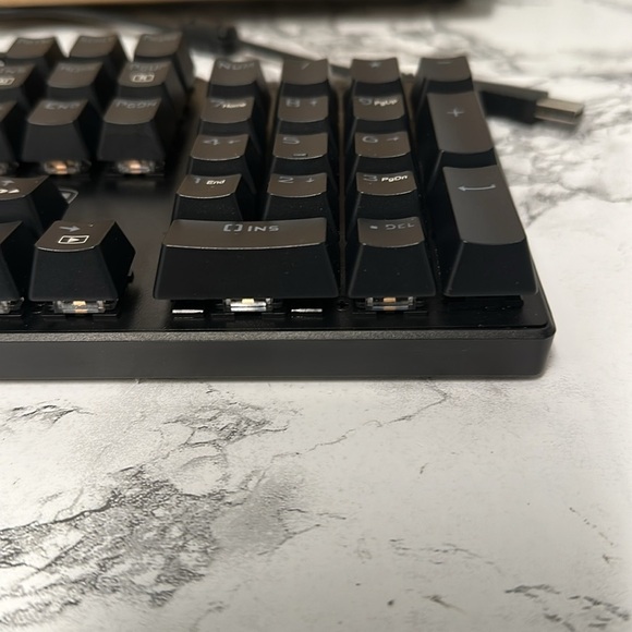 Mechanical Gaming Keyboard RGB Ultra Slim LED Backlit USB Wired With Blue Switch - Picture 14 of 14